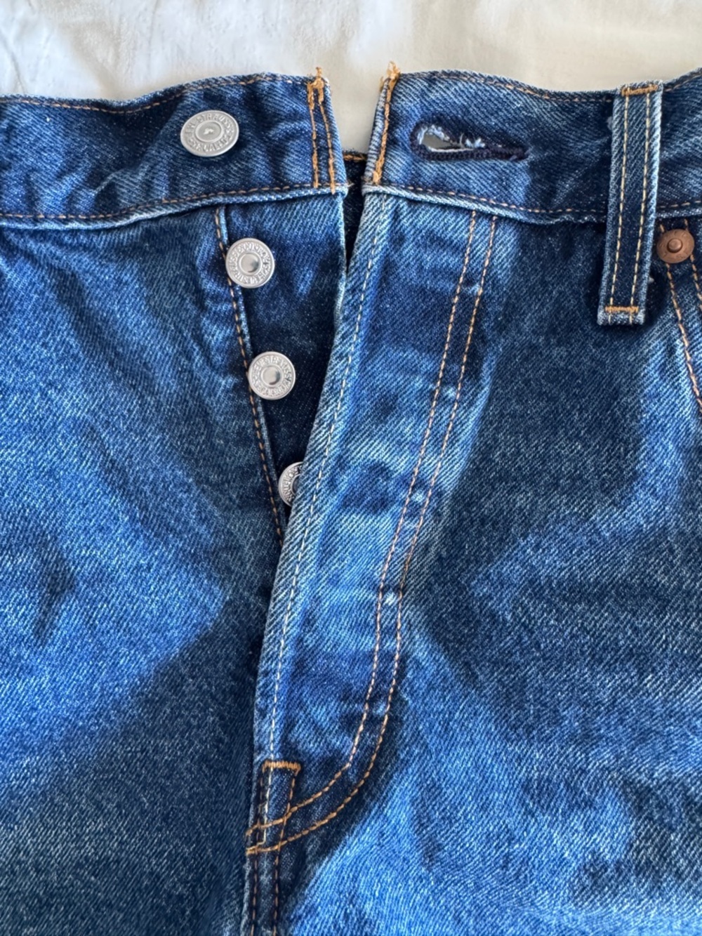 Levi's Women’s 100% Cotton Dark Wash Button Fly Denim Shorts Jorts Size 31 - Picture 8 of 11